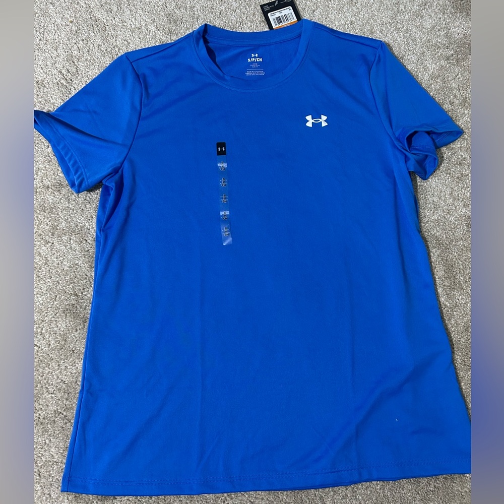 Under Armour Shirt size: small